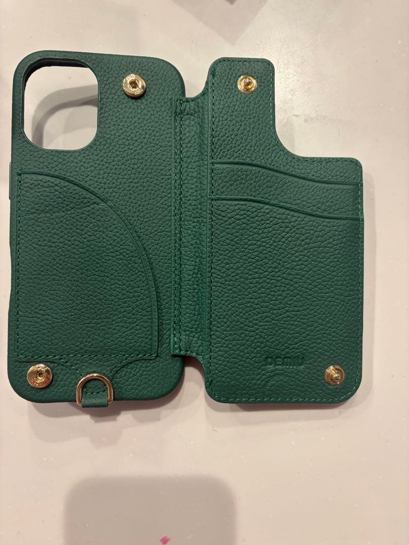 DEMIUiPhone 17 グリーン レザーケース