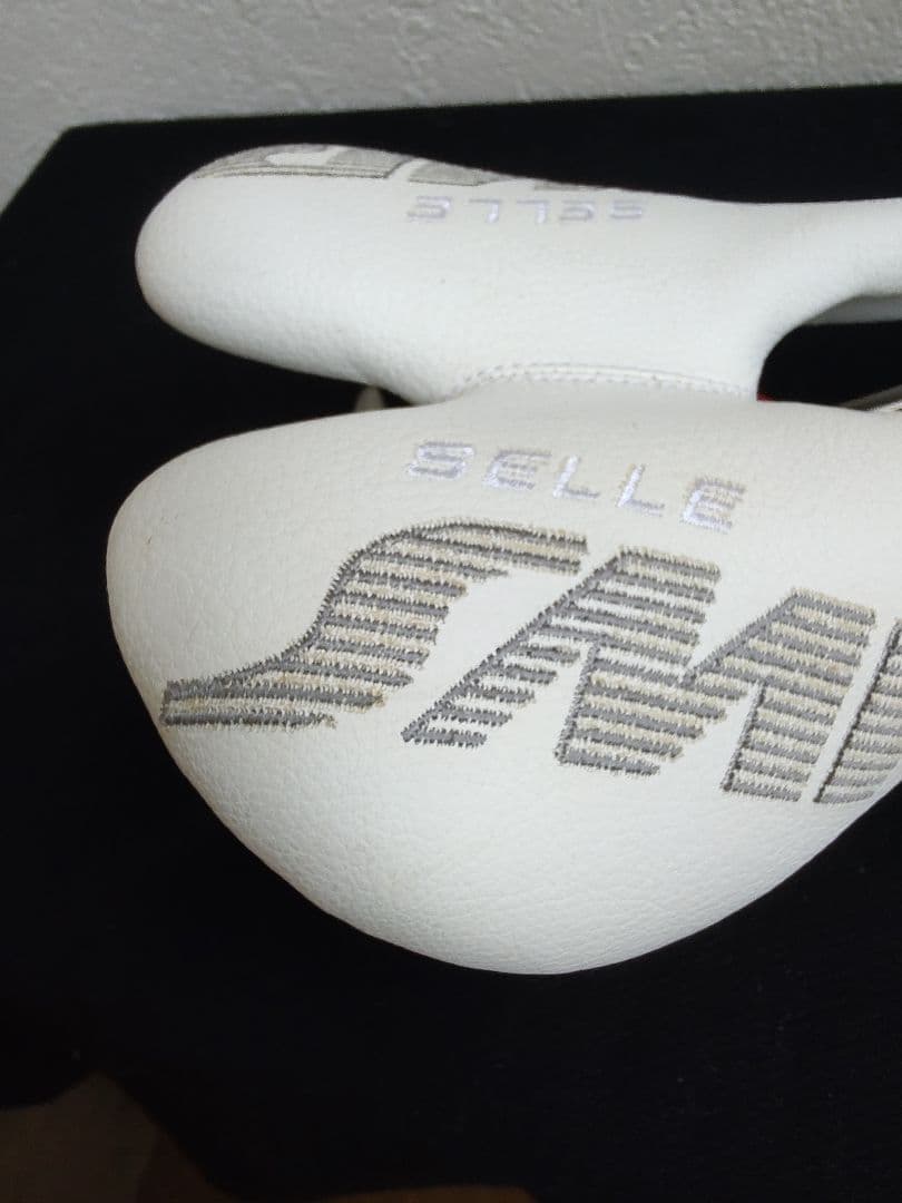 極美品　SMP dynamic ホワイト サドル　ダイナミック