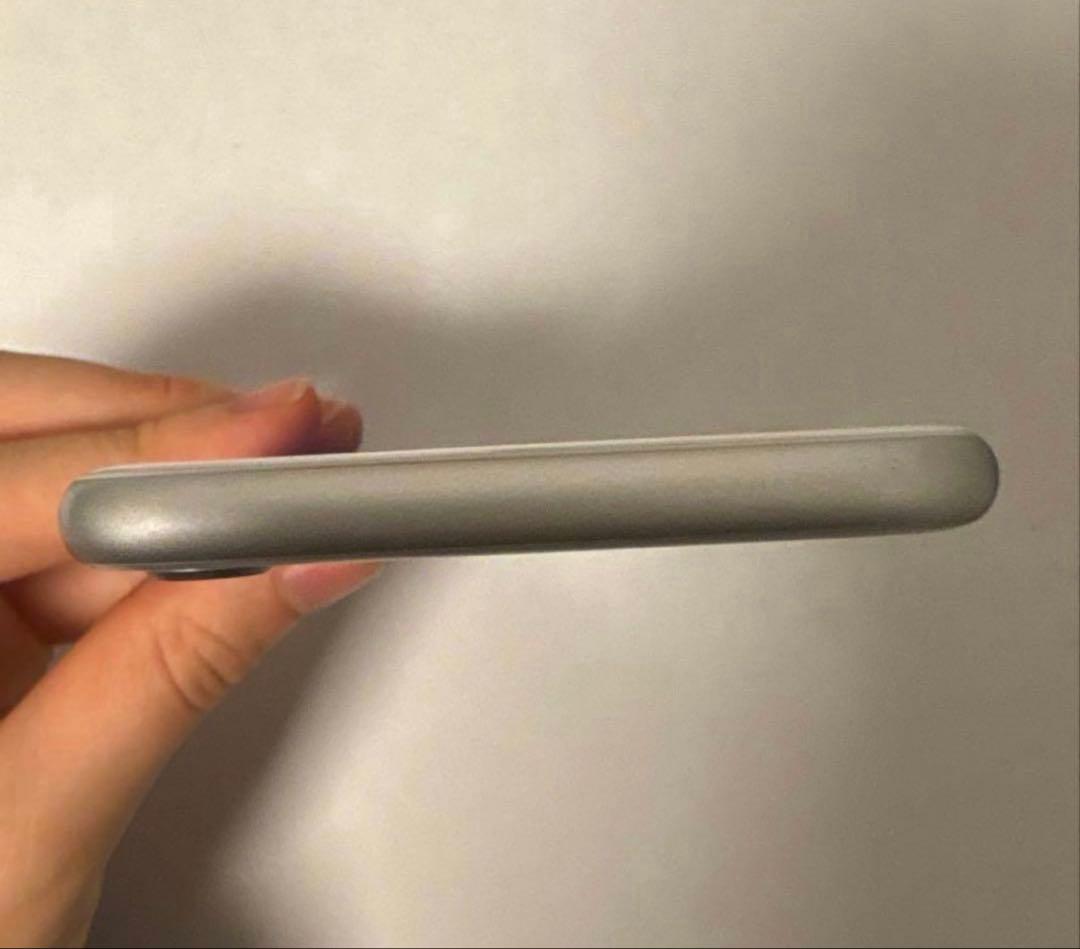 Apple iPhone 8 シルバー 本体 64ギガ