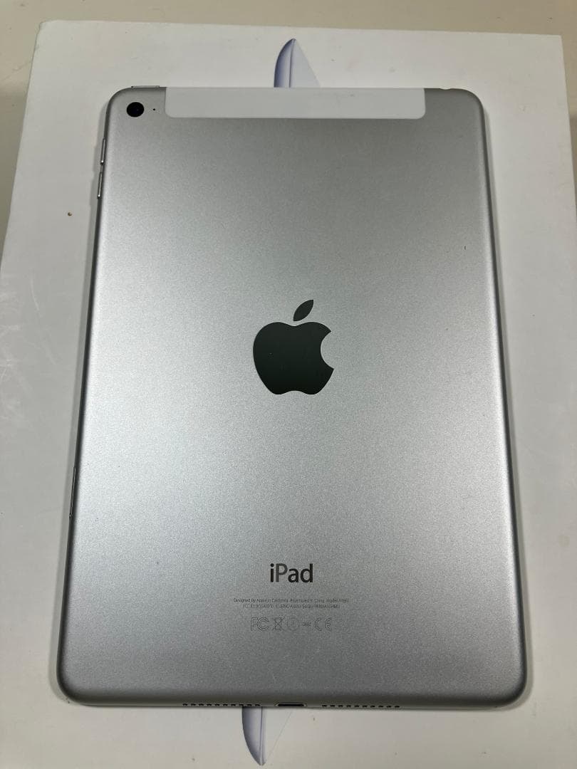 iPad mini4　シルバー　16GB　セルラー　中古品