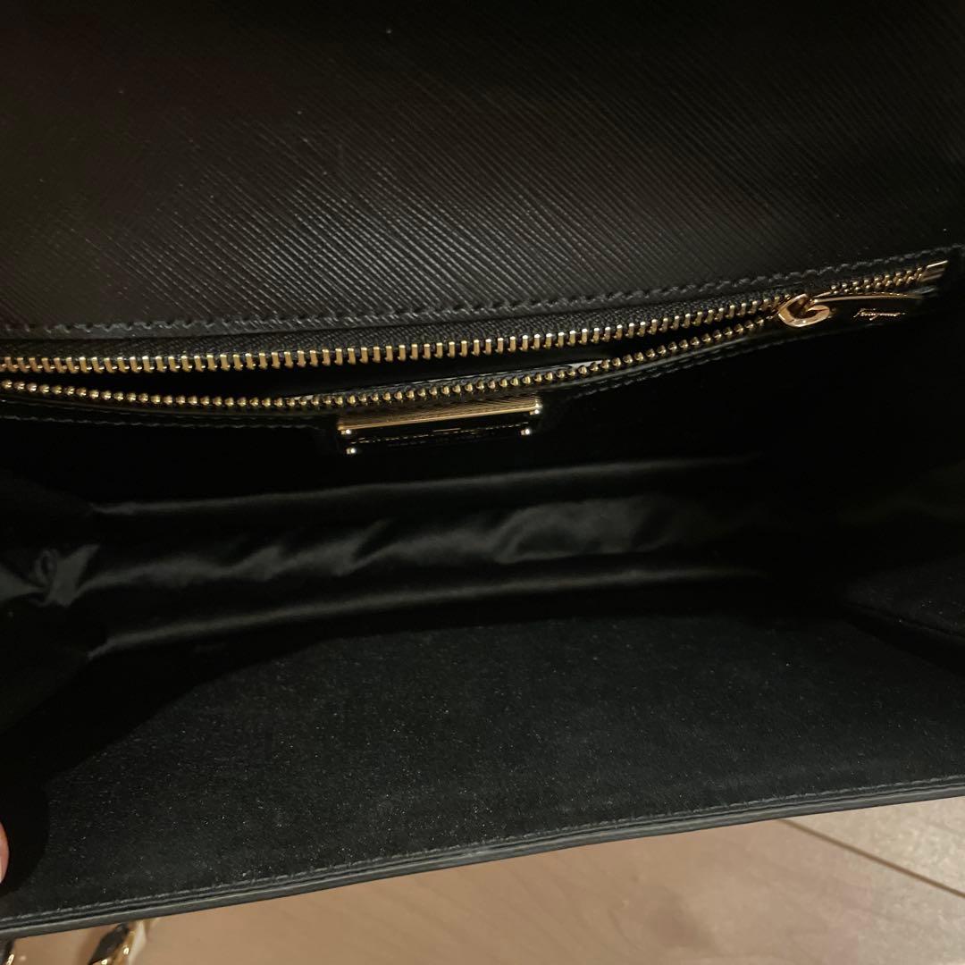 サルヴァトーレフェラガモ ブラック ホワイト チェーンショルダー ヴァラ リボン