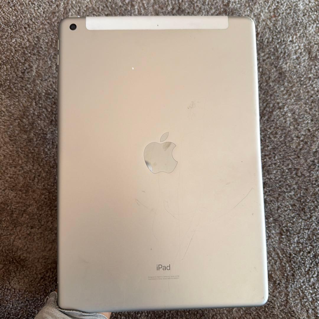 Apple iPad (第7世代) 32GB セルラーモデル 画面ひびあり