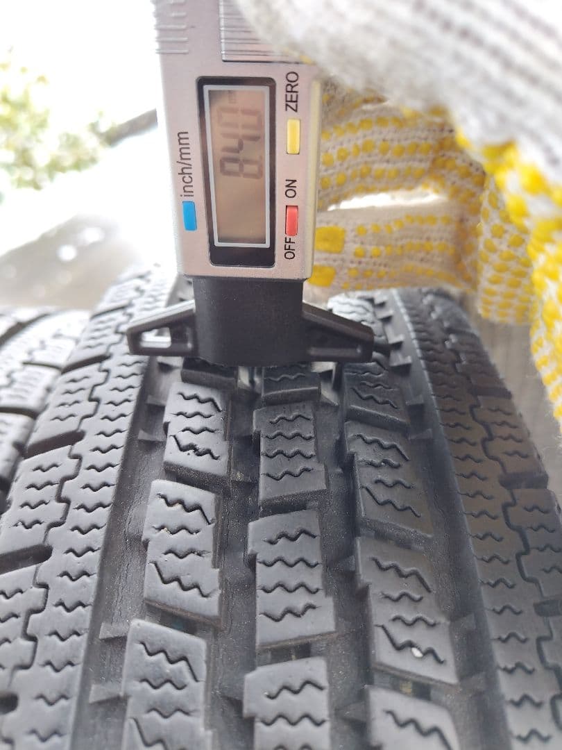 145/80R12・LT【1/2】軽トラ用スタッドレス・鉄ホイール付、２本分割