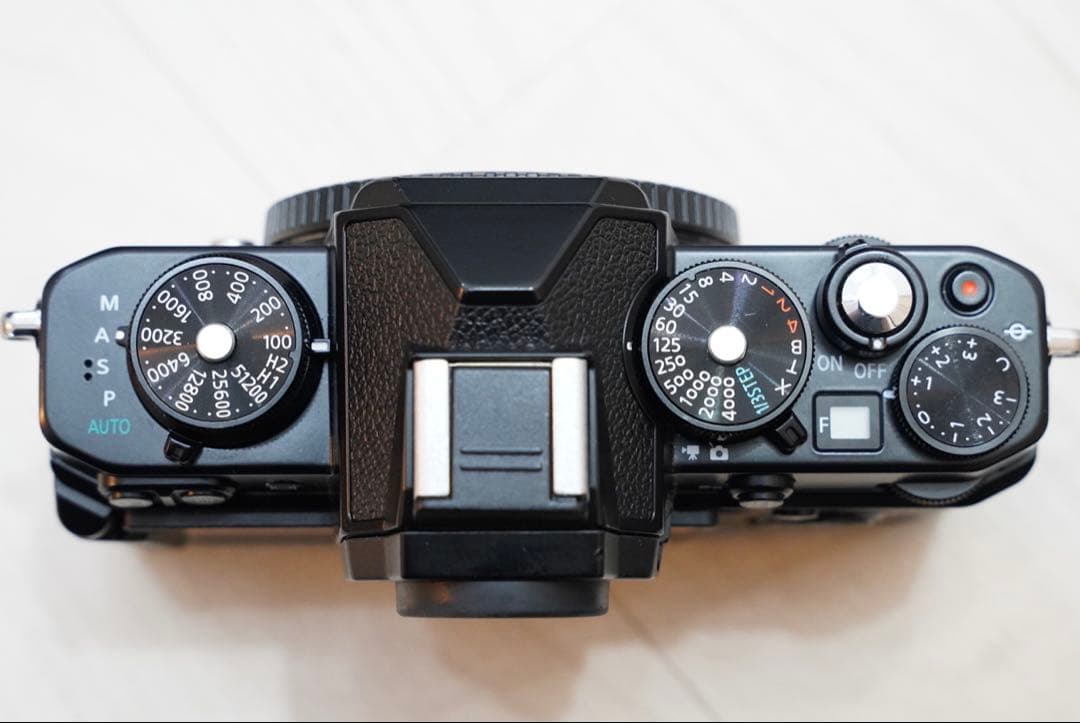 【最終値下げ】Nikon zfc 本体(バッテリー予備付き)