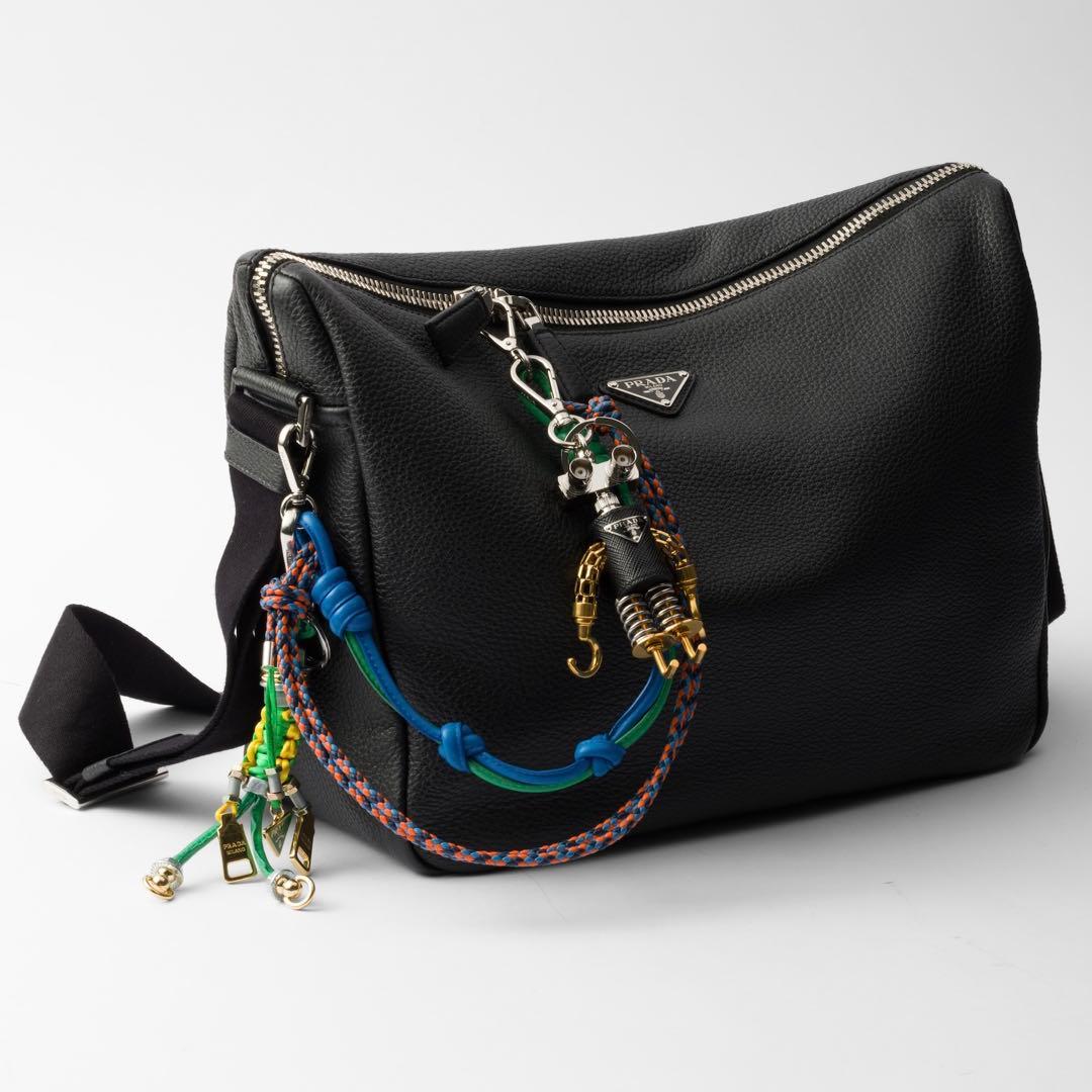 PRADA サフィアーノレザー キーチェーン チャーム ロボット
