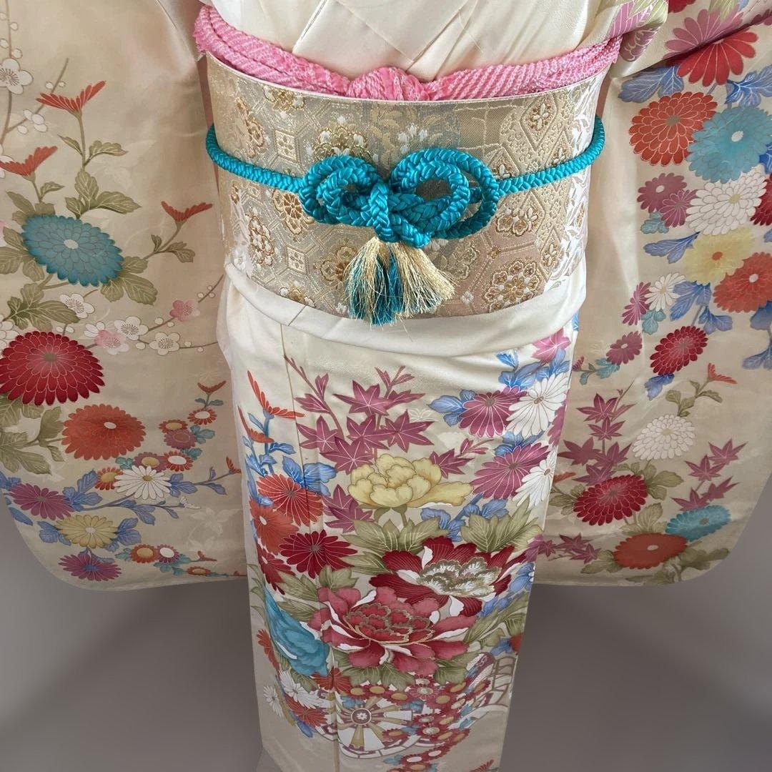 新品正絹振袖フルセット　しつけ糸付き　花柄刺繍 クリーム色 成人式にも！！