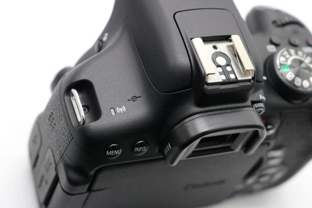 ボディ新品級 【Canon EOS Kiss X8i ダブルレンズセット】