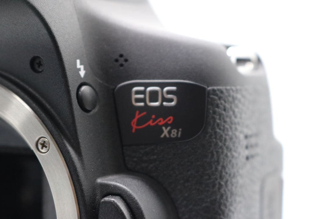 ボディ新品級 【Canon EOS Kiss X8i ダブルレンズセット】