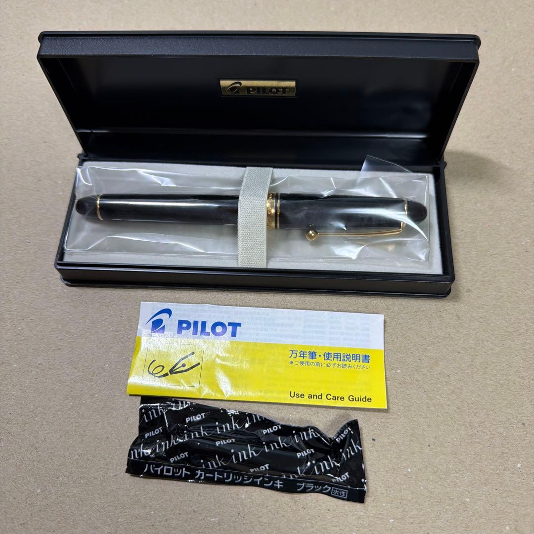 新品 PILOT パイロット Custom カスタム 742 万年筆 SM 黒
