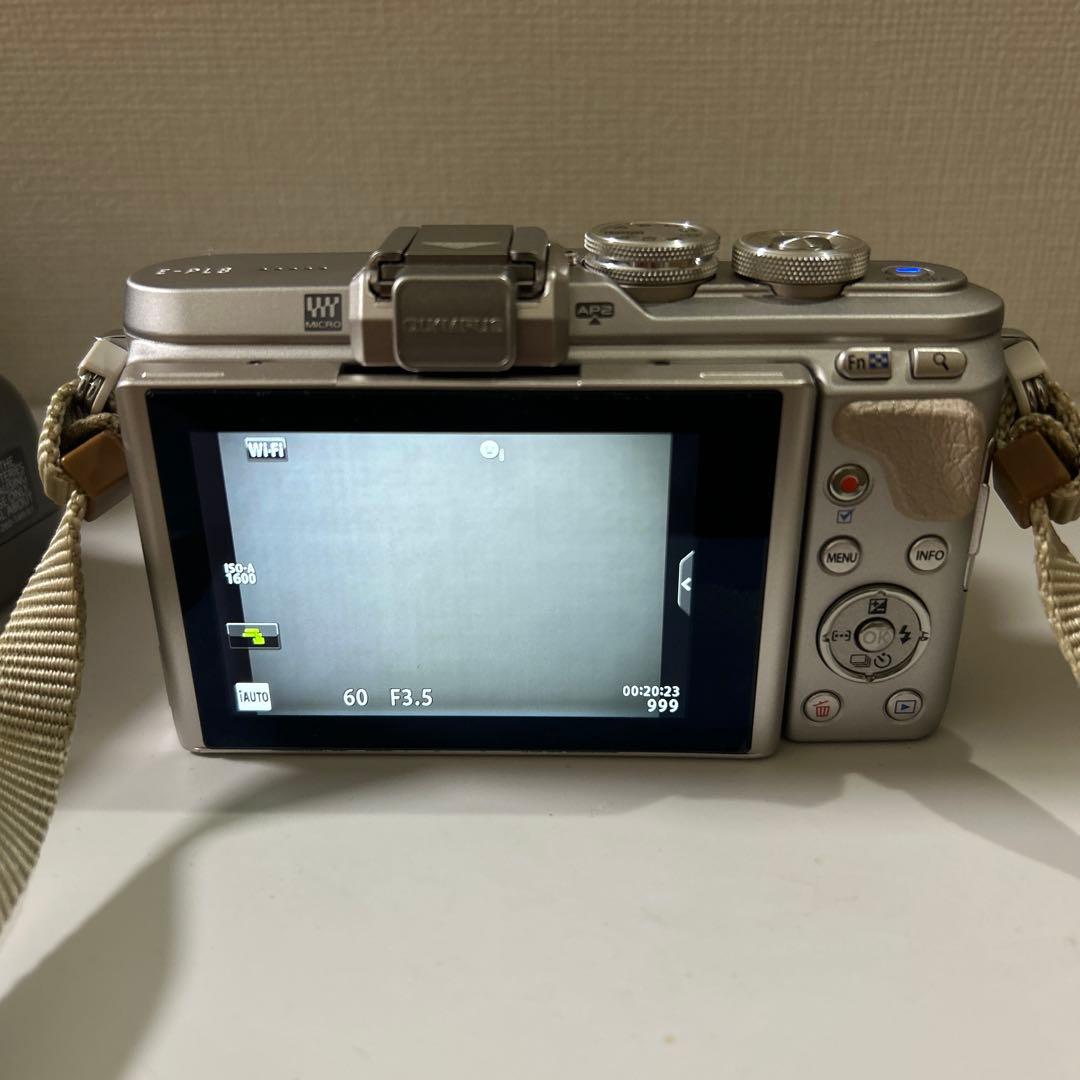 オリンパス　OLYMPUS E-PL8 カバー・ストラップ&SDカードセット