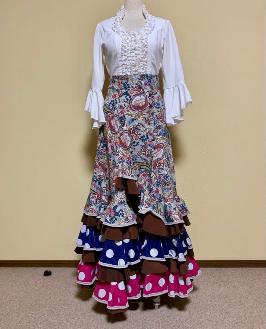 フラメンコ衣装　Mari Quita 上下➕ブラウス➕ウエストリボンの4点セット