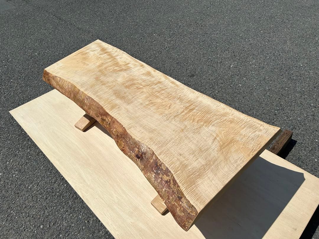 [たのメル便] 白栃　極上杢　一枚板ローテーブル　新品未使用