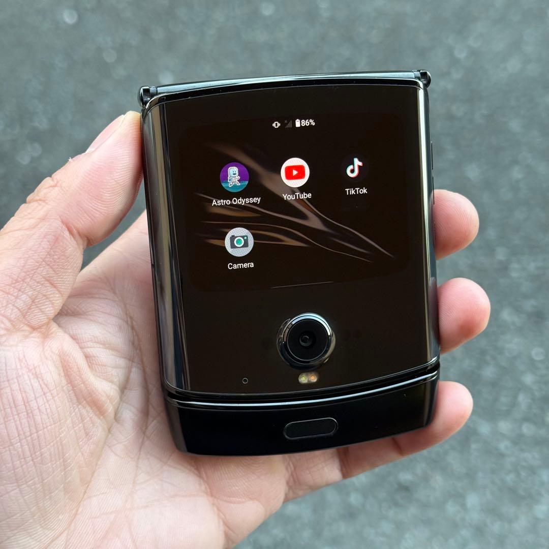 美品・Motorola Razr 2019 初代 折りたたみスマホ