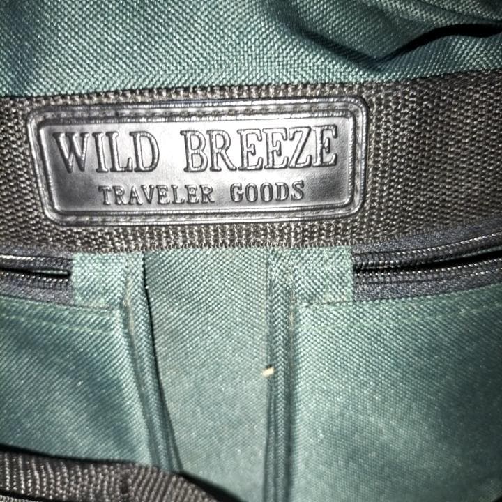 大きな旅行バッグ　緑　ショルダー付