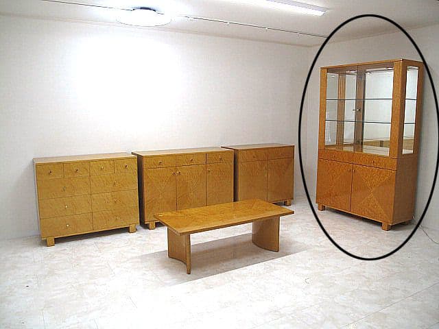 IDC大塚家具　スプレンダー バーズアイメープル　照明付きキュリオケース 飾り棚