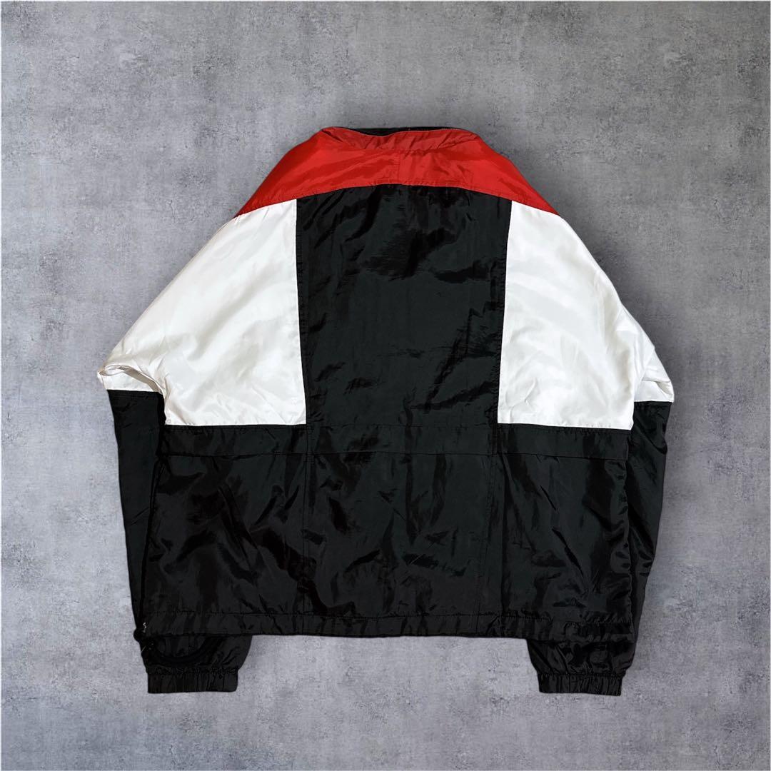 NIKEナイキ ナイロンジャケット サイズL ユニセックス　フード収納