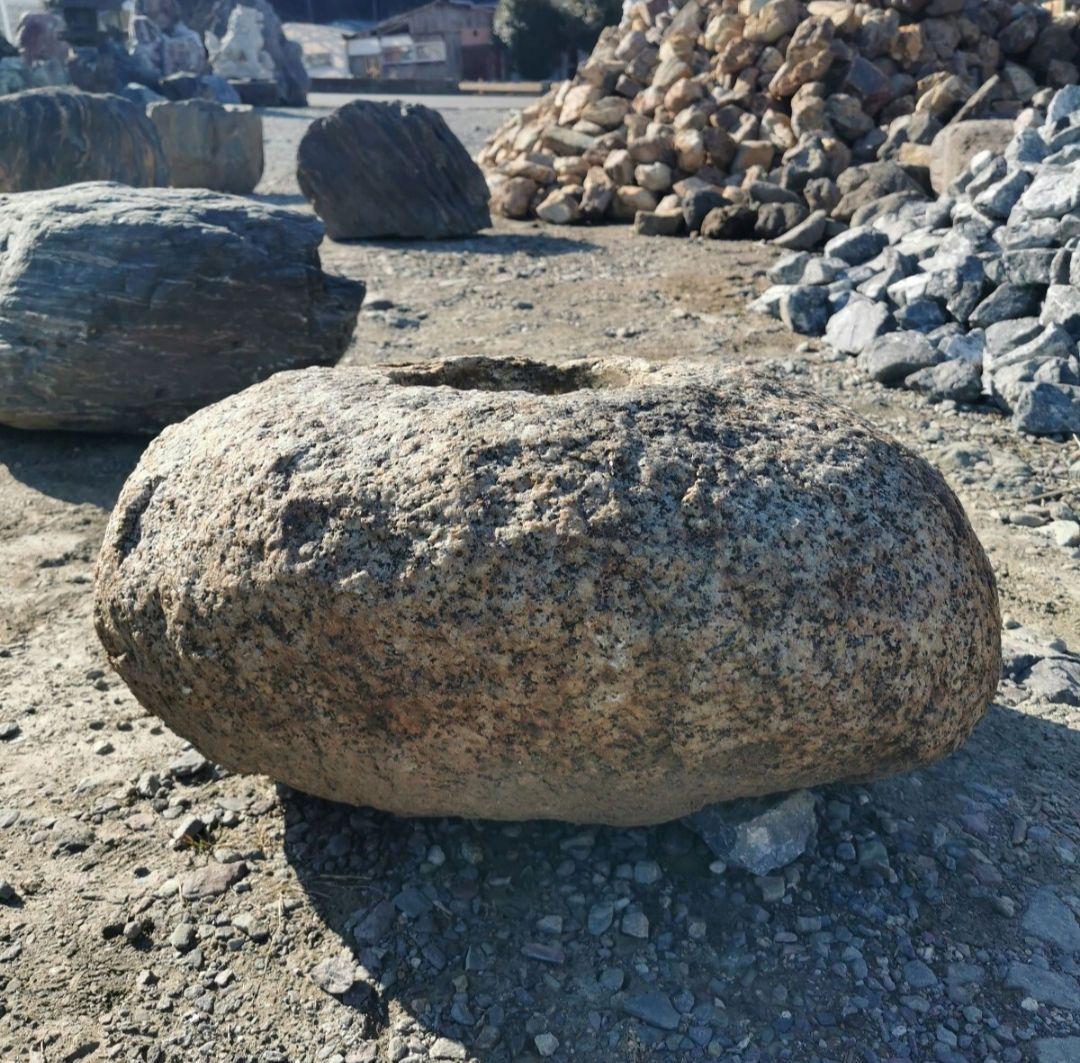 錆御影石蹲　184キロ　庭石　石　鑑賞石 庭　坪庭　ガーデニング