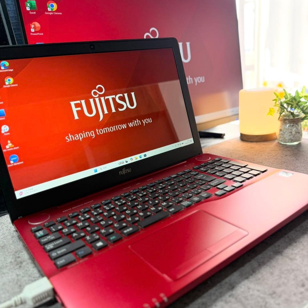美品 富士通 ノートPC i7搭載 新品SSD512 Blu-ray FHD
