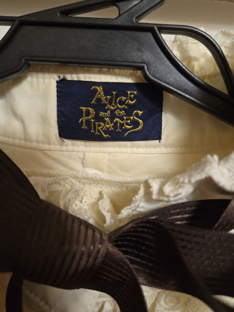 Alice and the Pirates フリル付き長袖ブラウス