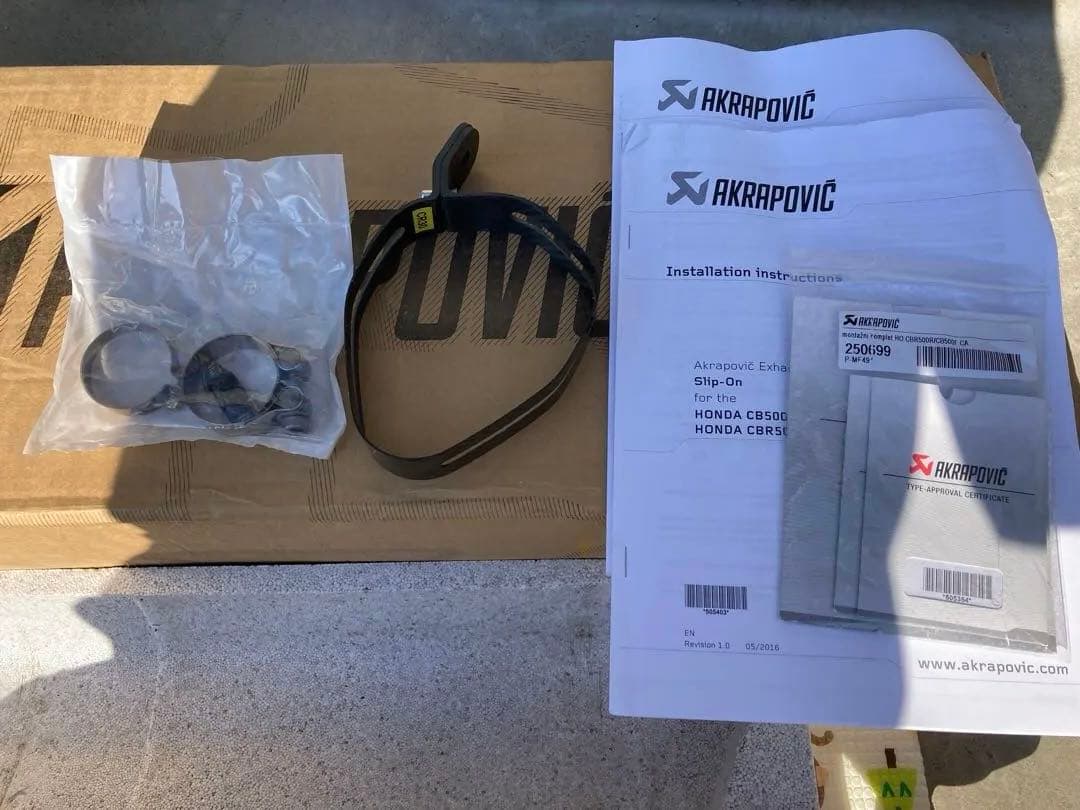 CBR400R 19〜 アクラポヴィッチ　カーボン スリップオン　マフラー