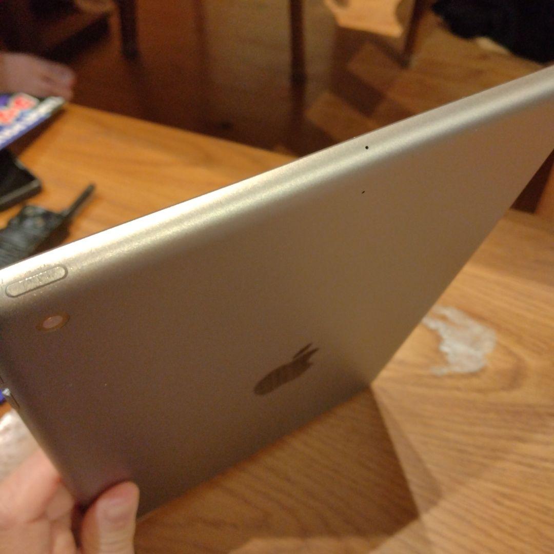 【中古品】iPad(第6世代) 32GB ゴールド