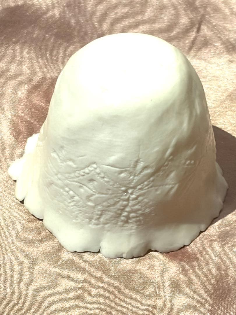 ヴァレリーカサド　繊細の極み　フレアとボタニカル意匠の美しい極薄器