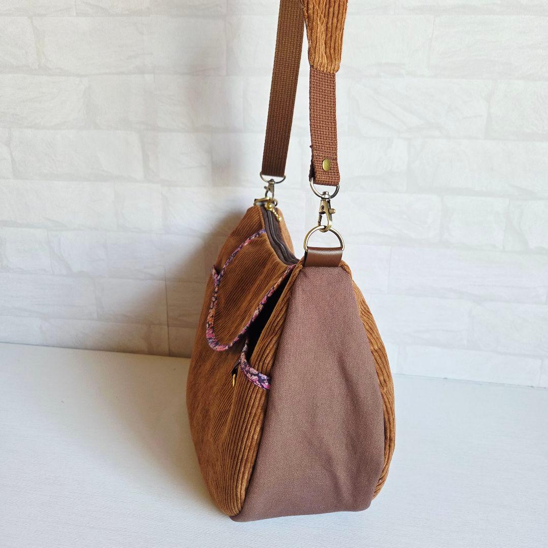 ミーコ&ターボ様　蓋付きショルダーバッグ　コーディロイ×リバティ　ハンドメイド