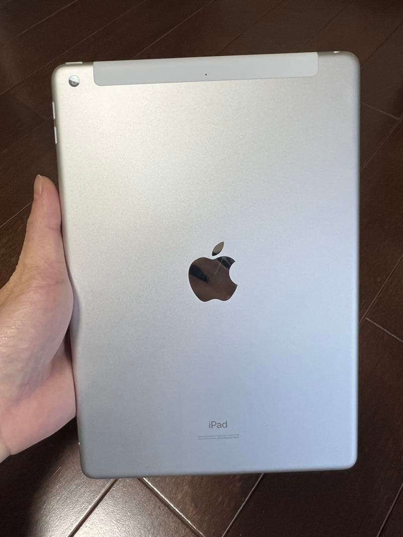 Apple SIMフリー iPad (第7世代) シルバー 32GB