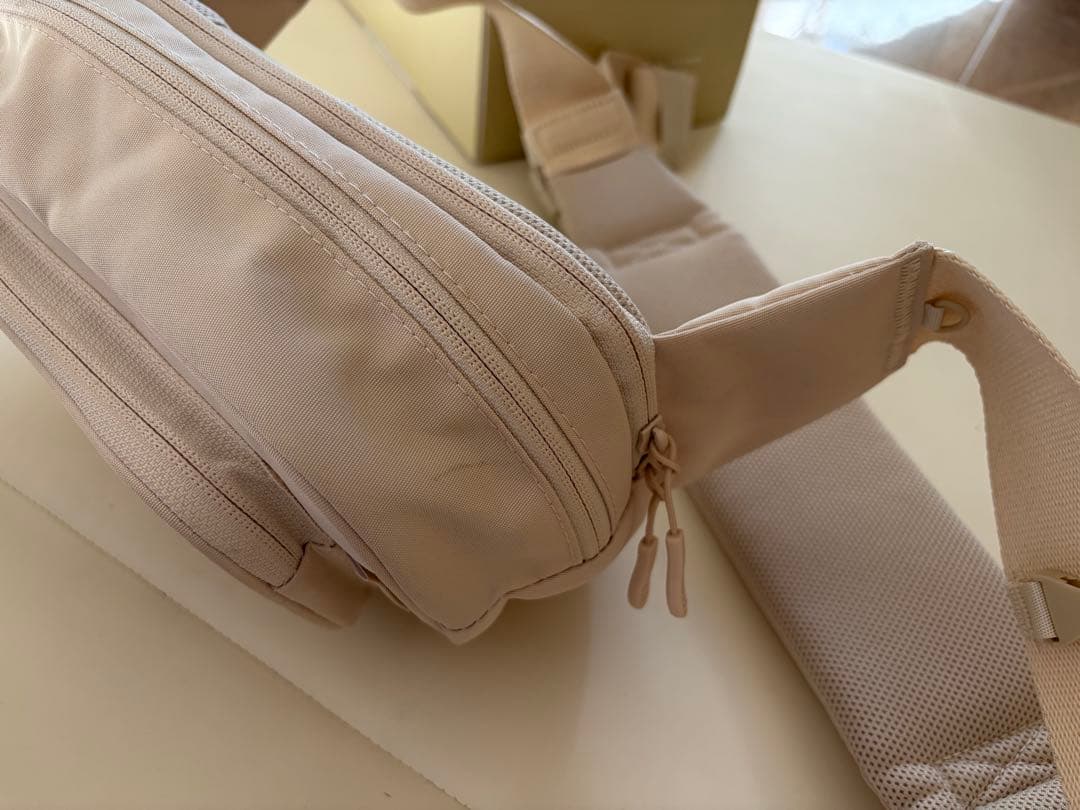 POMULU アイボリー　ヒップシート