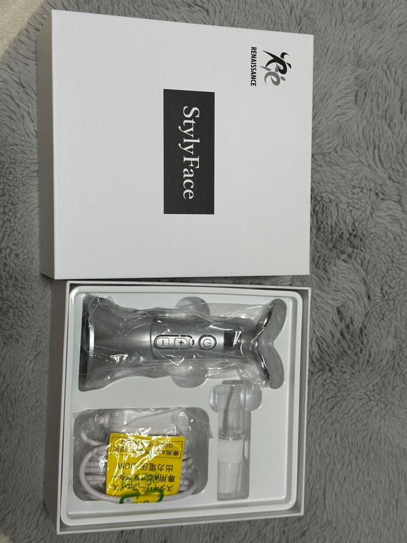 EMS機能搭載シルバー美顔器