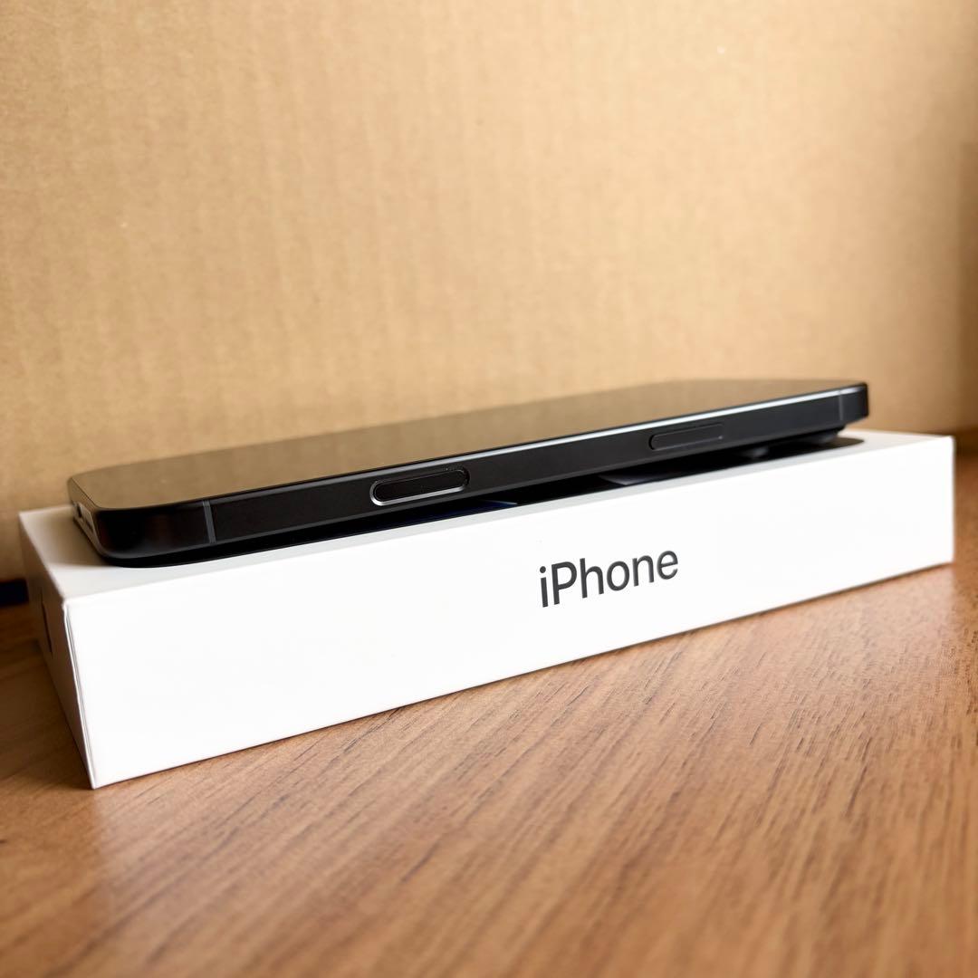 【美品】 iPhone 16 Pro Max 512GB ブラックチタニウム