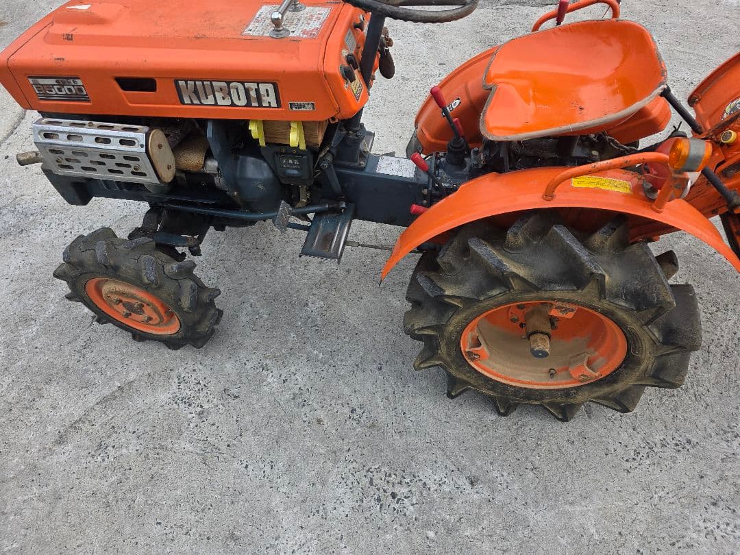 トラクター　クボタB5000　実働　四駆