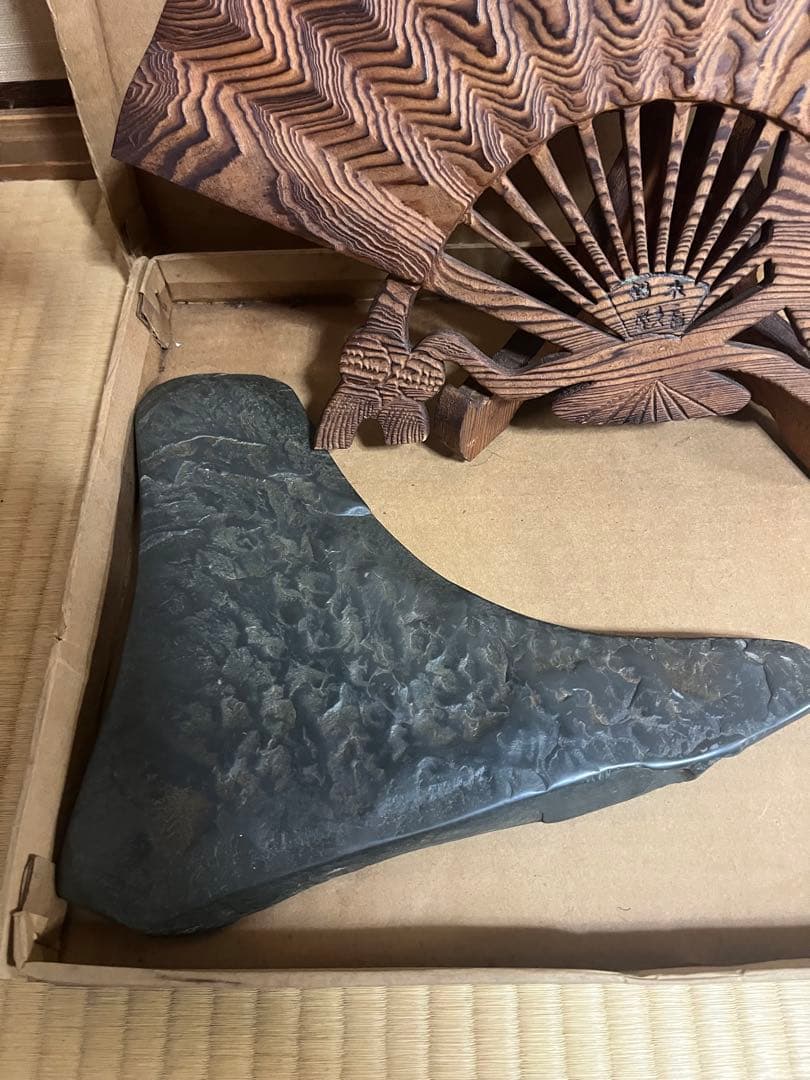 希少 屋久杉 銘木 木彫り扇 大型40cm 天然石台座付 床の間飾り 和風工芸品