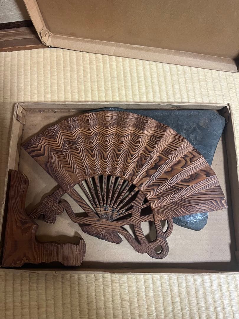 希少 屋久杉 銘木 木彫り扇 大型40cm 天然石台座付 床の間飾り 和風工芸品