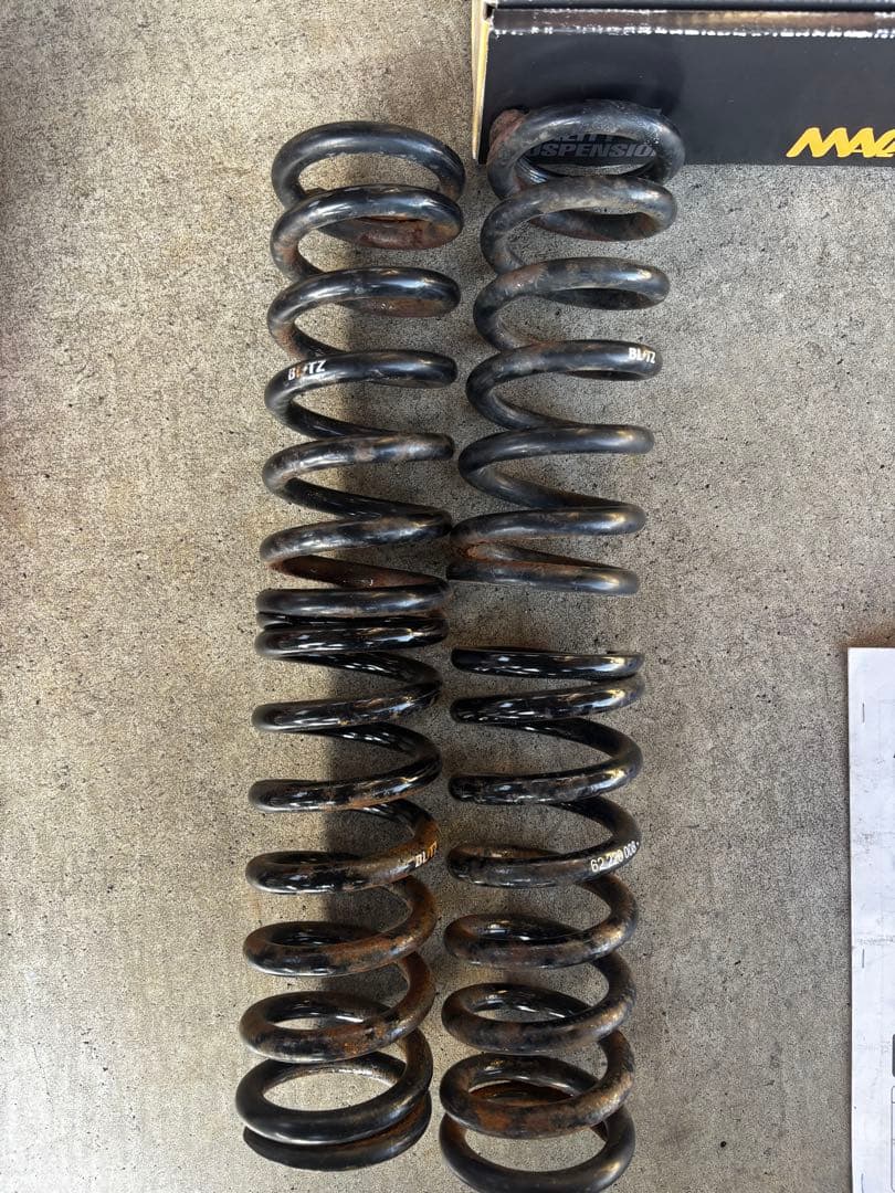 ブリッツ　21クラウン車高調　AWS210車高調　MAQsバネ