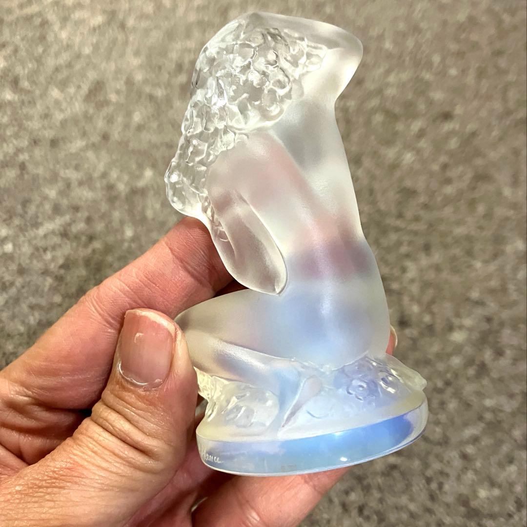 ルネ・ラリック フロレアル ライラックオパールセントガラス 「髪を撫でる裸婦像」