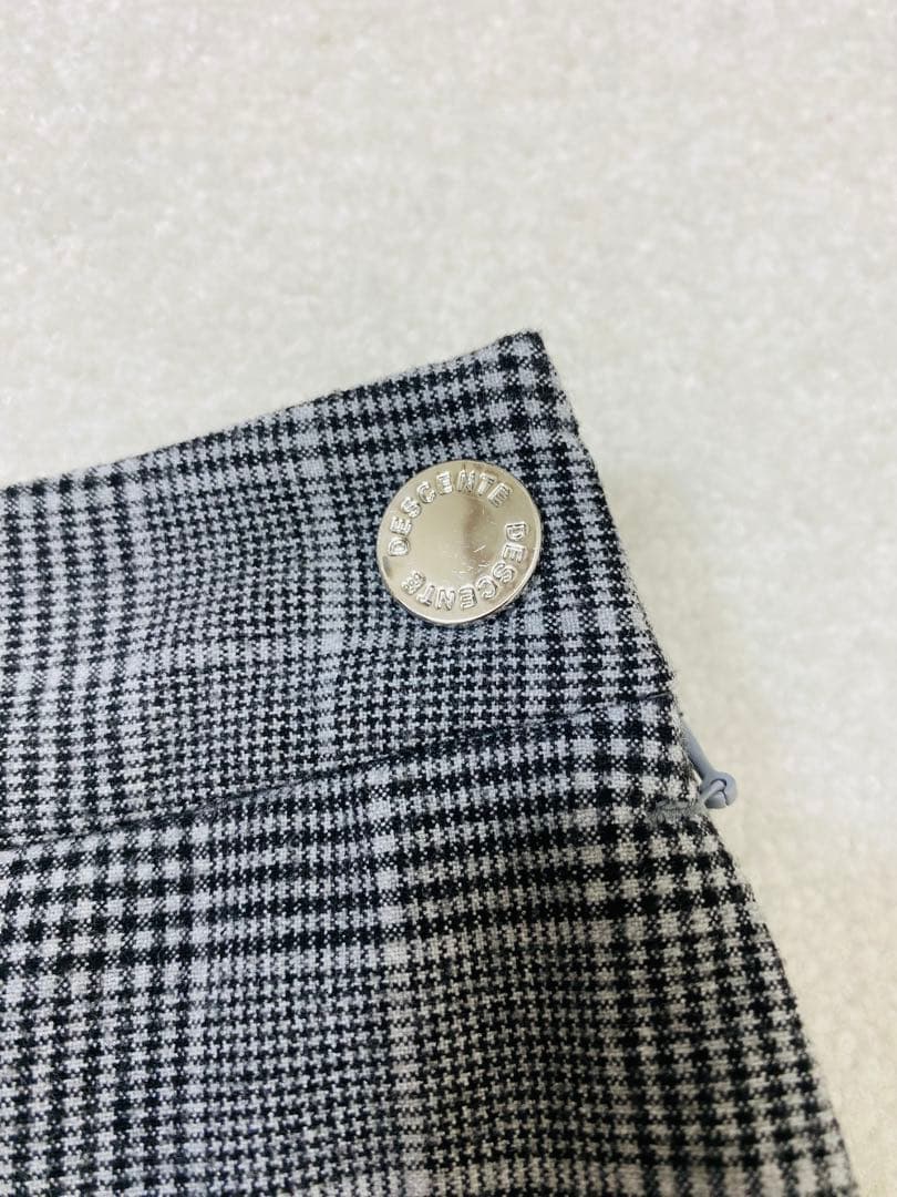 9415. 【極美品】DESCENTE グレンチェック フレアスカート