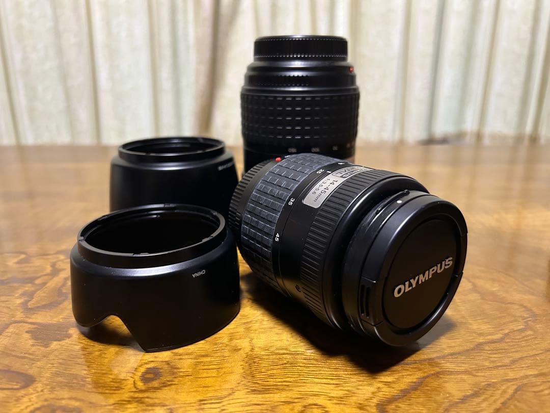 デジタル一眼レフ OLYMPUS E-300 ダブルズームキット（三脚付き）