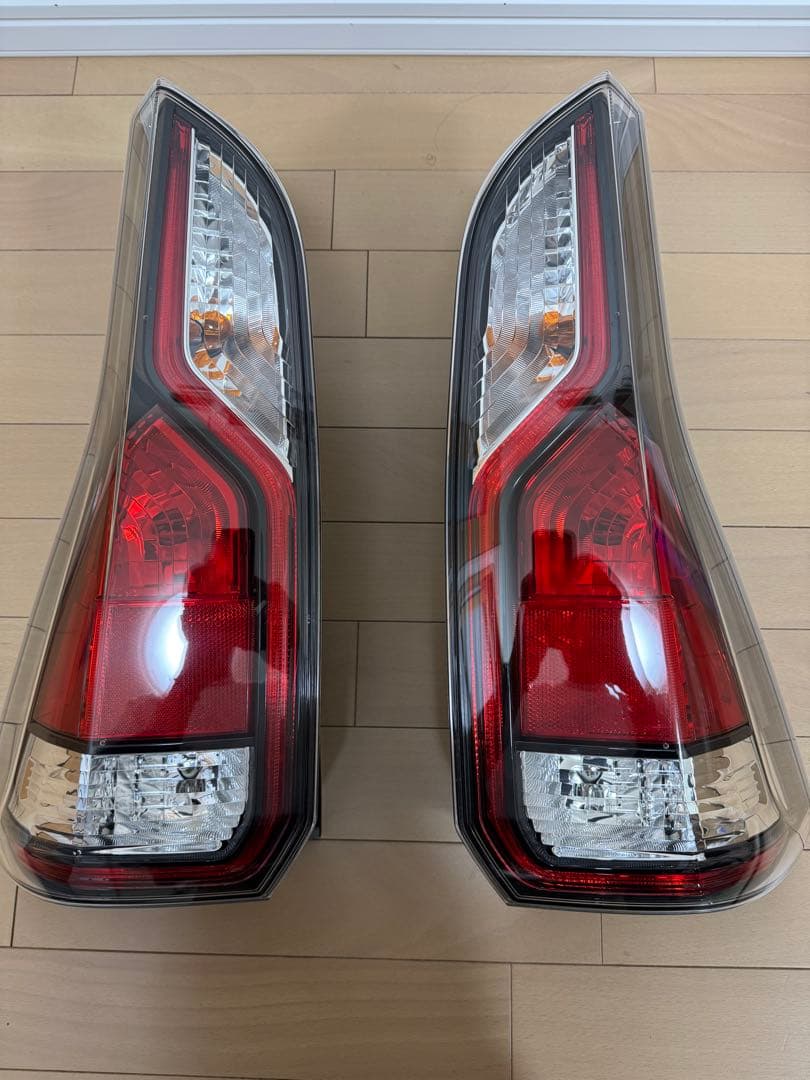 C27 セレナニスモ　純正テールランプ　運転席側