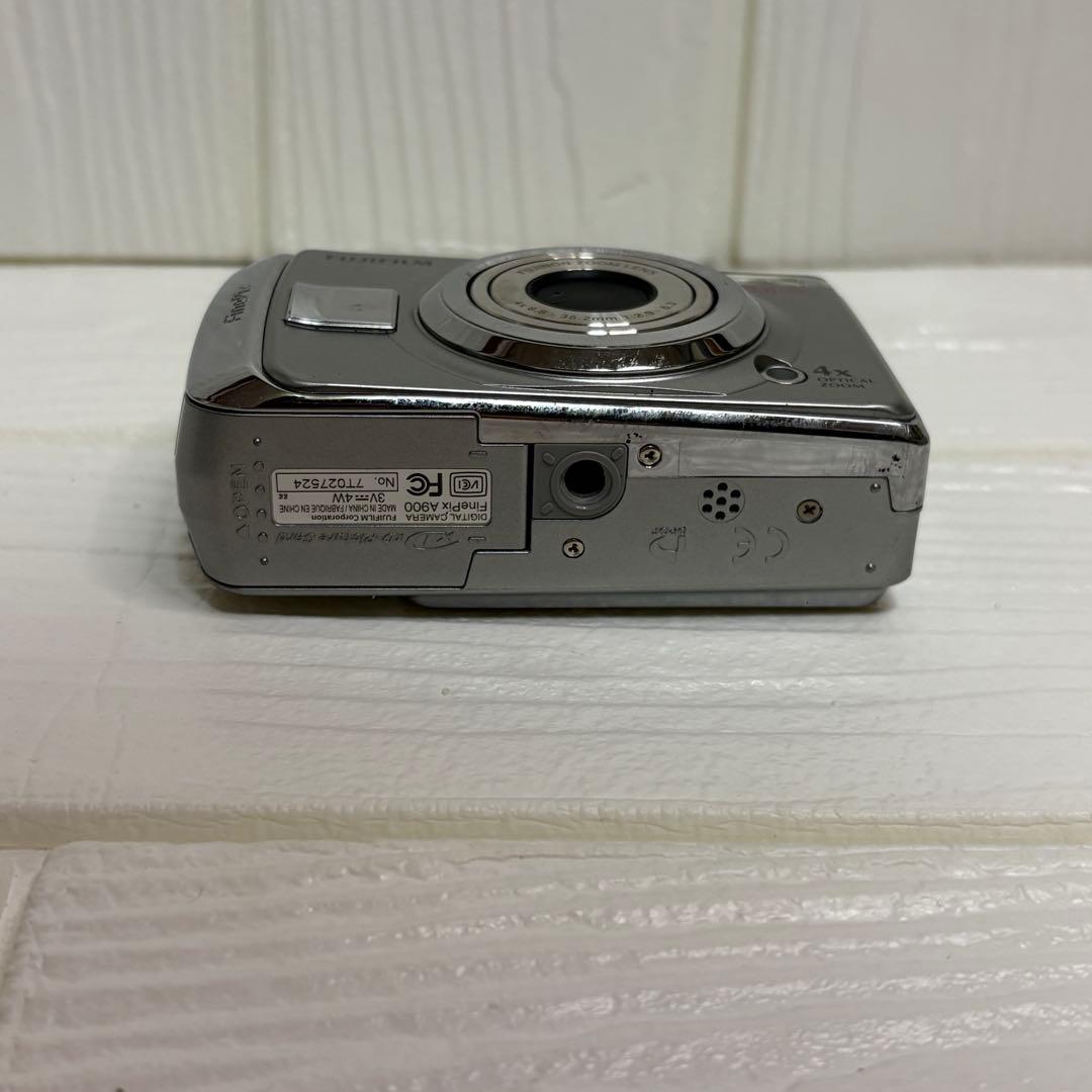 FUJIFILM フジフィルム FinePix A900 シルバーデジタルカメラ