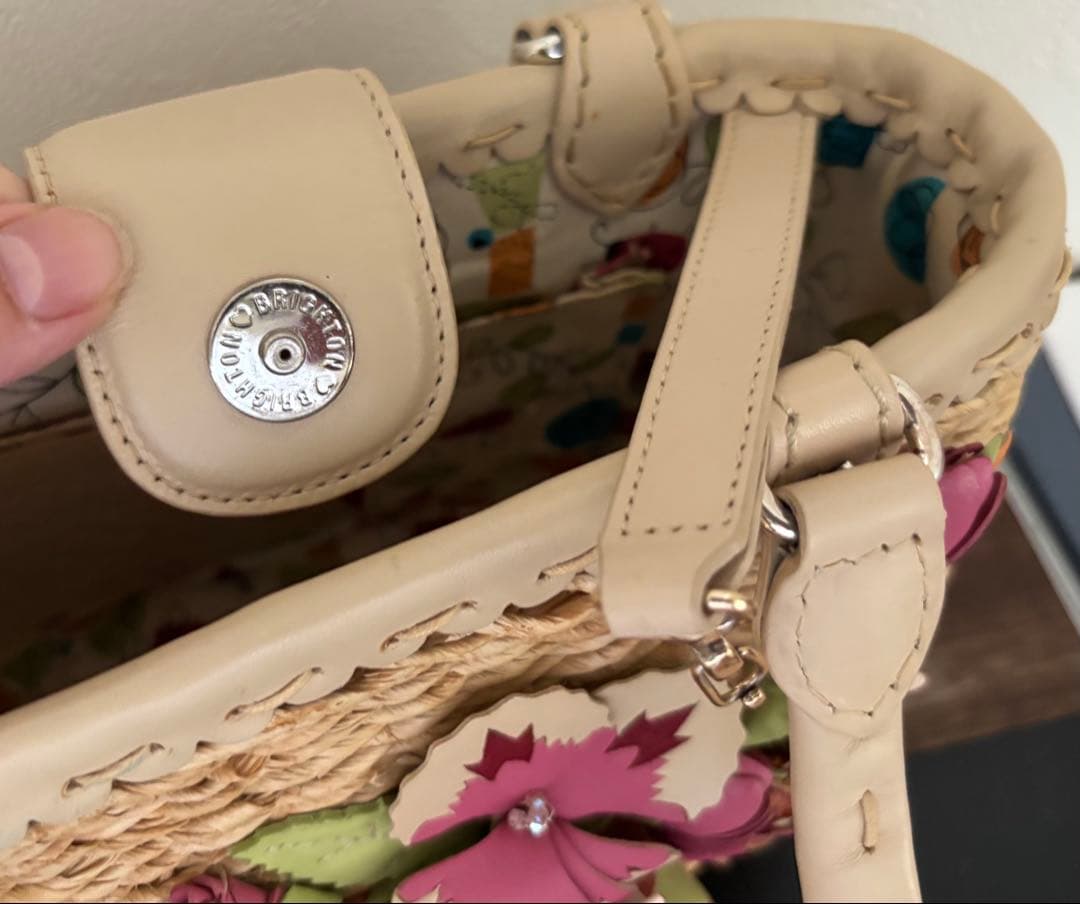 美品！かごバッグ　立体的な花　かごバッグ　花