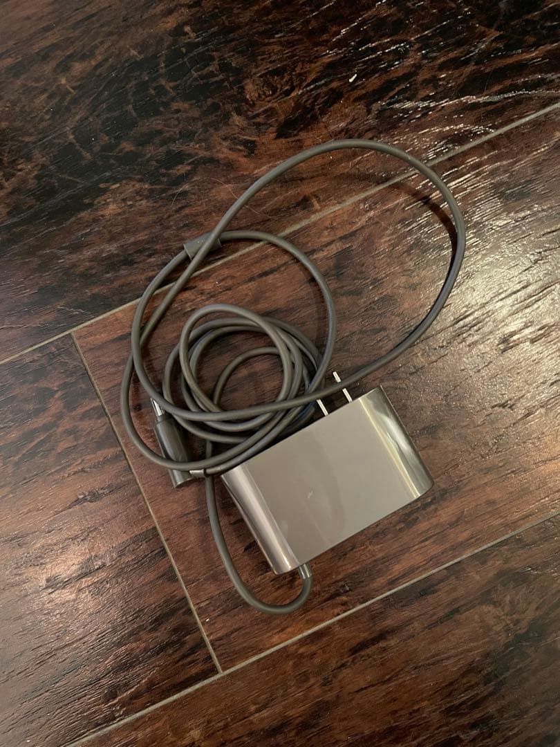 そ*う様 【美品・国内正規品】ダイソン コードレス掃除機｜ Dyson V8｜付