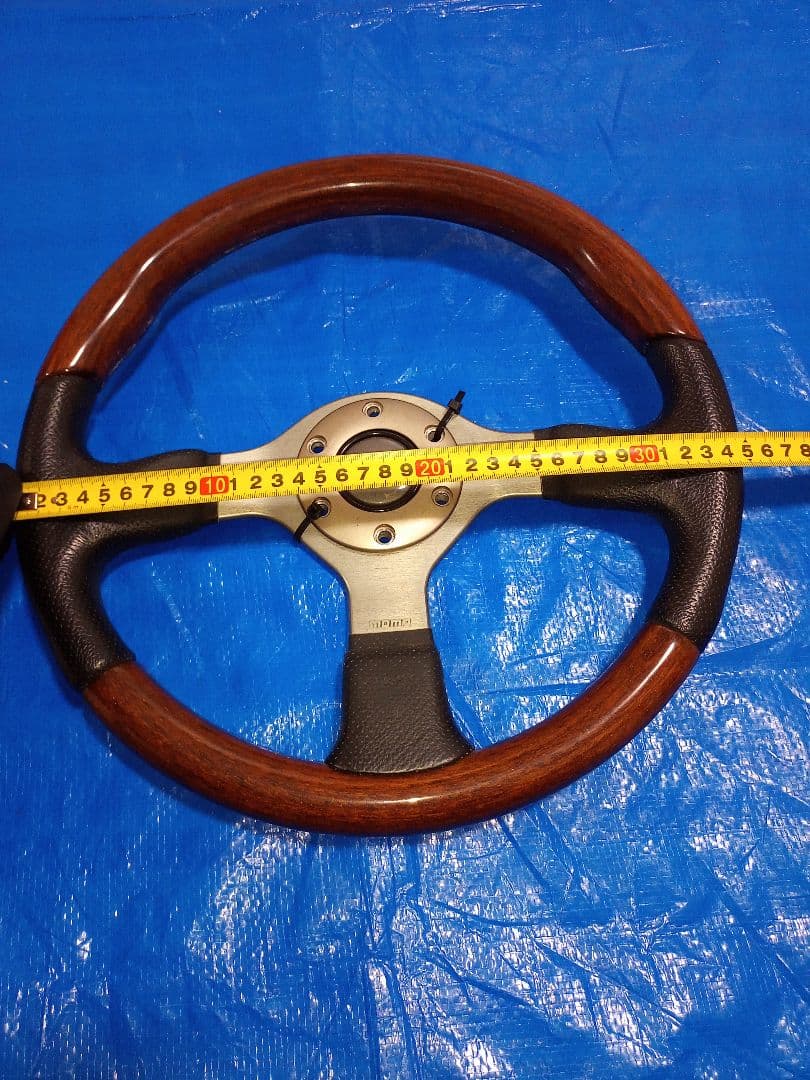 MOMO スポーツステアリング