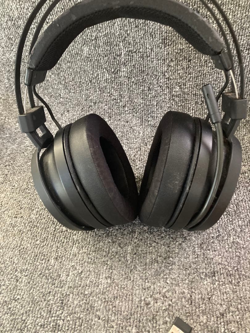 ヘッドホン Razer / Nari Essential