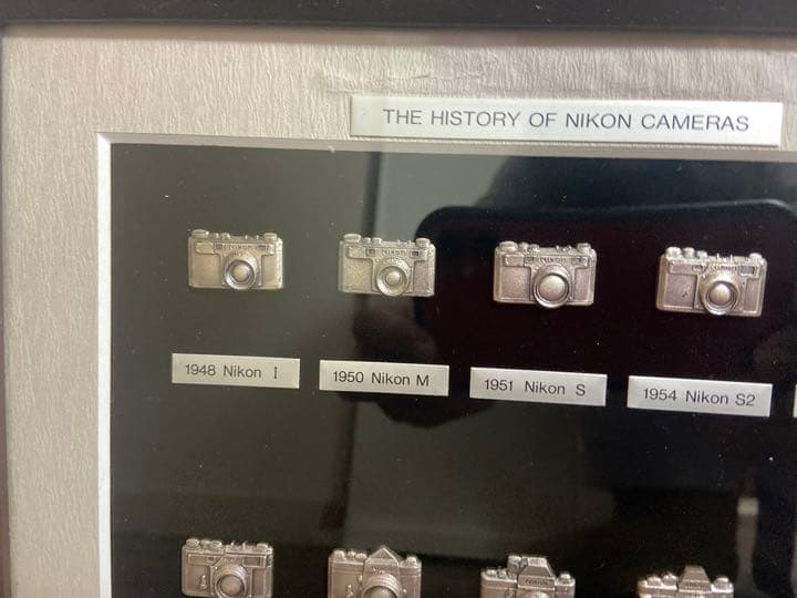 NIKON 『THE HISTORY OF Nikon CAMERAS』木製額