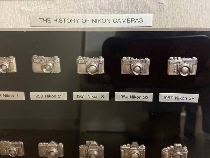 NIKON 『THE HISTORY OF Nikon CAMERAS』木製額