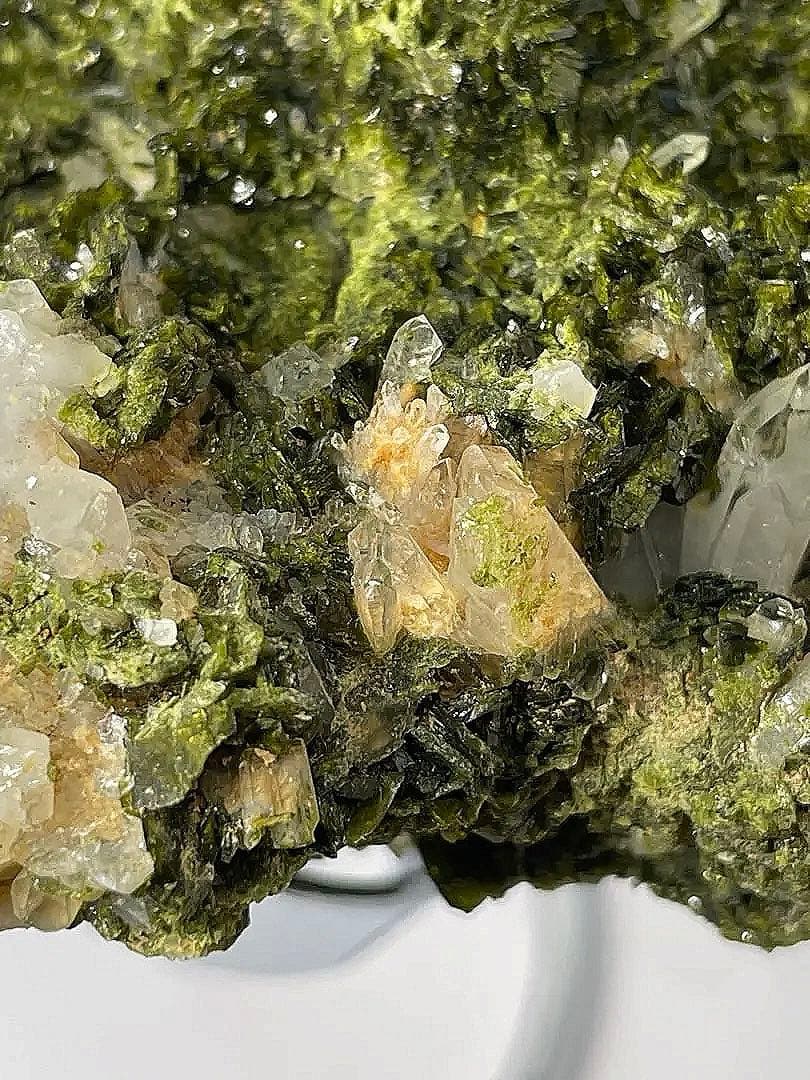 天然石　原石　トルマリン　水晶共生　クラスター　ガーデンクォーツ　グリーン