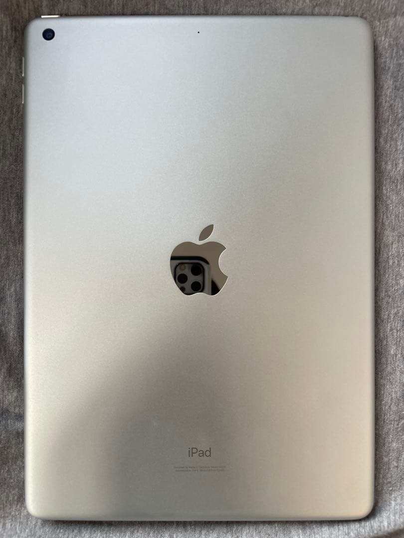 Apple iPad 第8世代10.2インチ シルバー　32㎇ Wi-Fiモデル