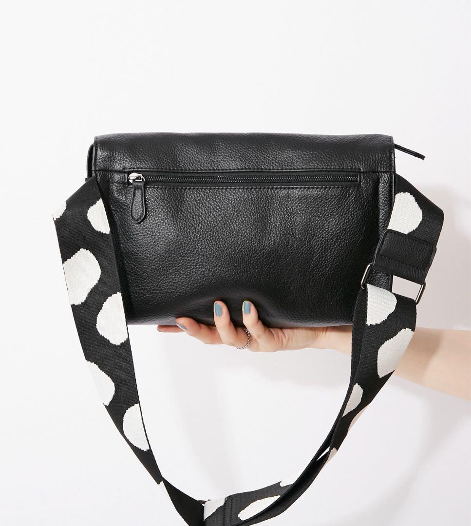 イアパピヨネ　ワイドテープショルダーバッグ　ボディバッグ　ダルメシアン