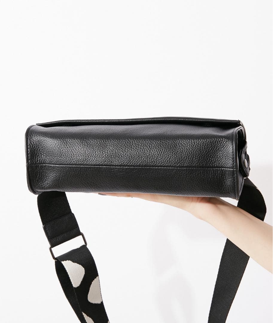 イアパピヨネ　ワイドテープショルダーバッグ　ボディバッグ　ダルメシアン